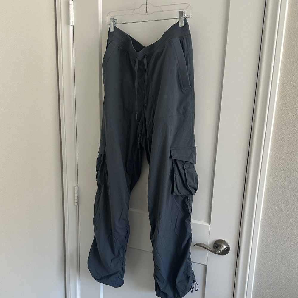 Lululemon women’s dance studio cargo pants